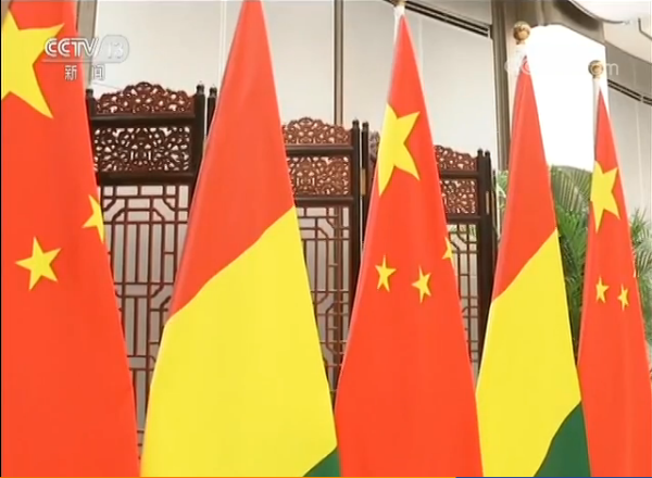 2017年，輝煌仙藝為“金磚五國(guó)峰會(huì)”提供國(guó)家領(lǐng)導(dǎo)人合影屏風(fēng)家具作品